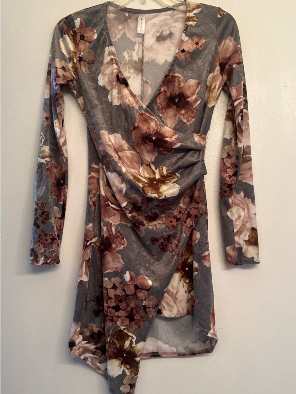 Blue Blush Floral Wrap Dress V-neck bodycon dress , ruched detailing size M